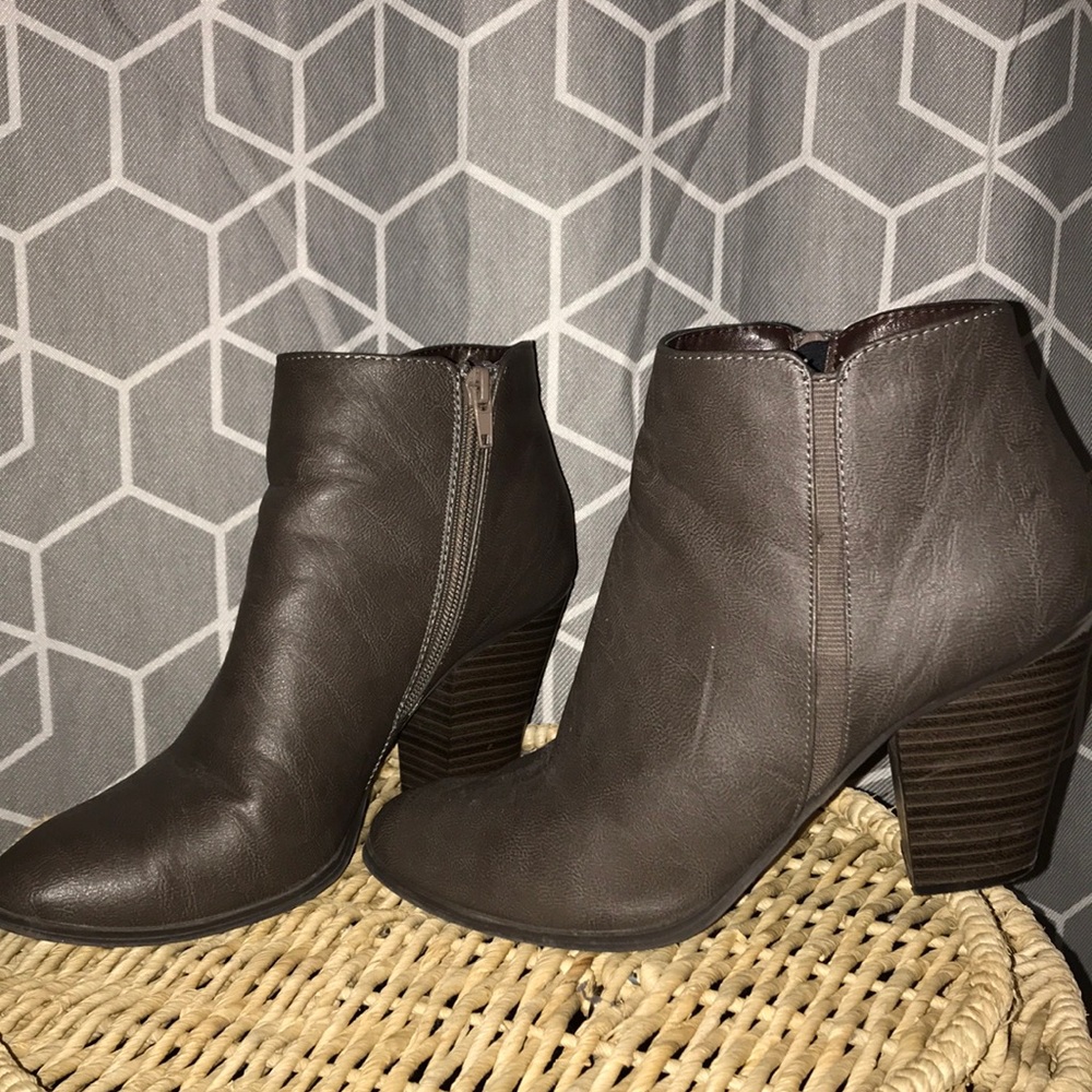 Gray ankle booties - Picture 2 of 4